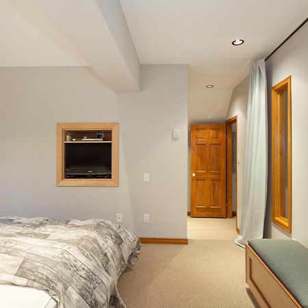 Painted Cliff 11 | Dog Friendly! Ski-In Ski-Out Benchlands Townhome W/ Hot Tub & Fireplace Whistler Kültér fotó